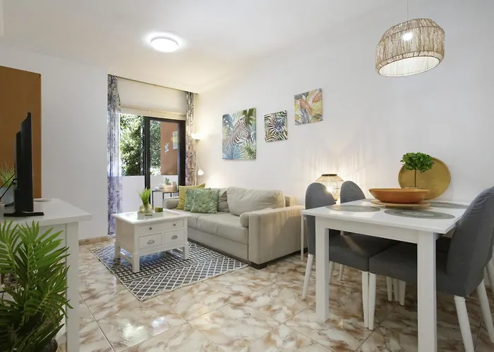 Apartment By The Sea *