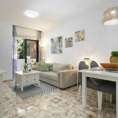 Apartment By The Sea *